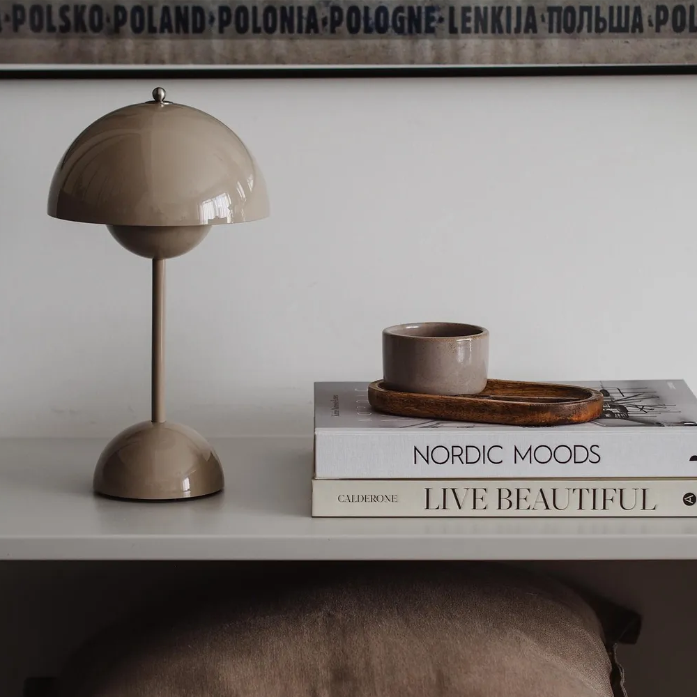 NordicGlow- Bordlampe med moderne soppdesign