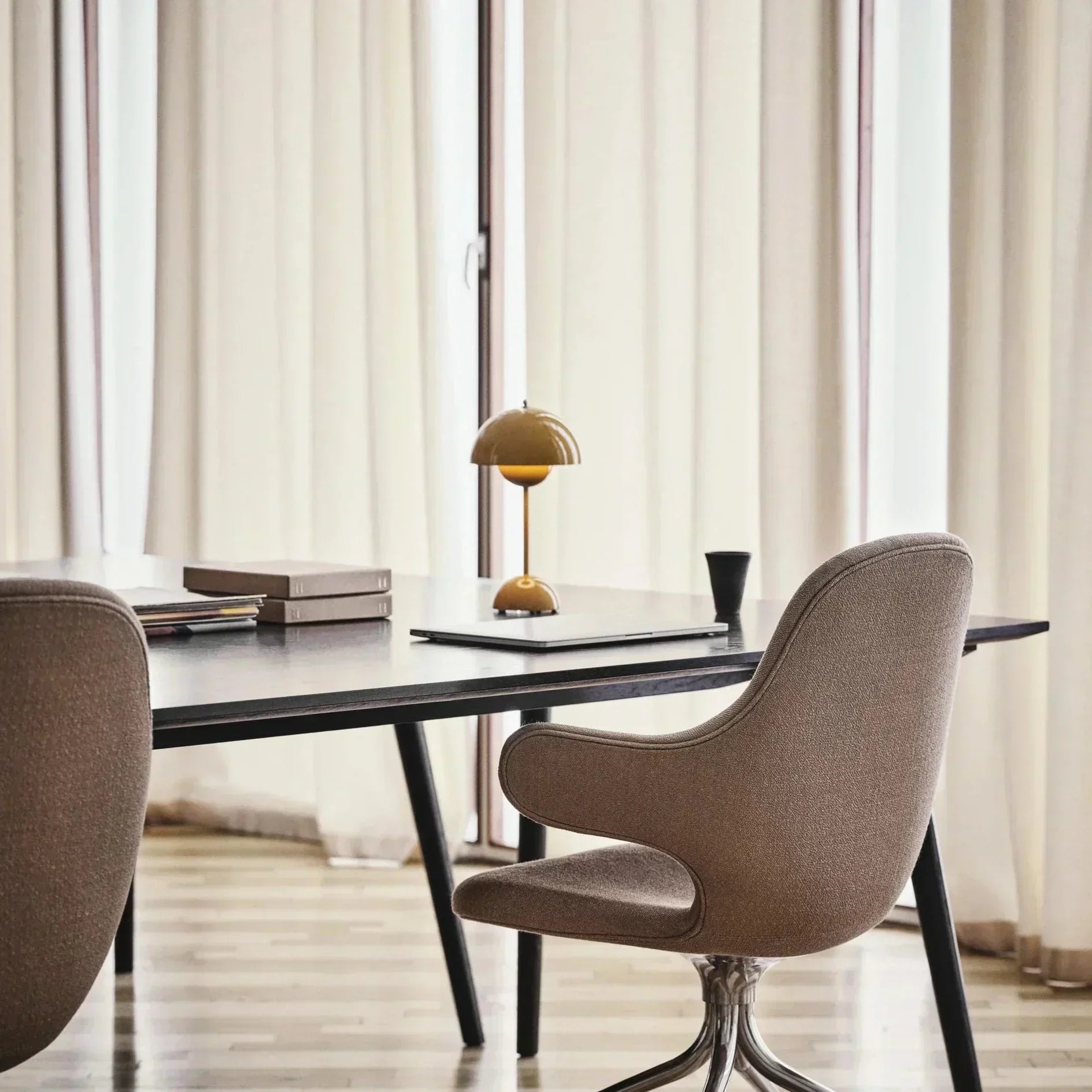 NordicGlow- Bordlampe med moderne soppdesign