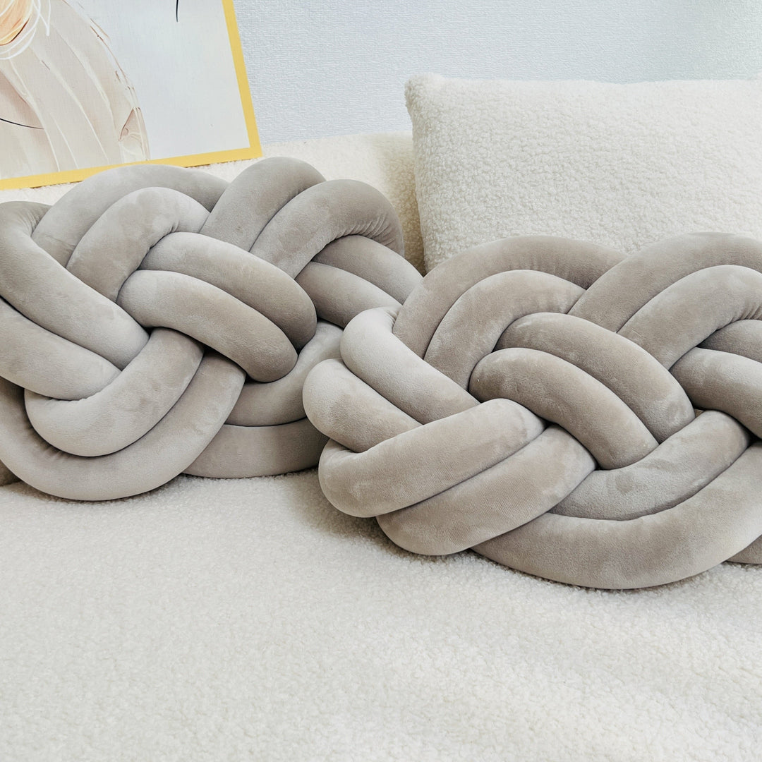 CozyPlush sett med 2 plysj pynteputer – myk eleganse for hjemmet ditt