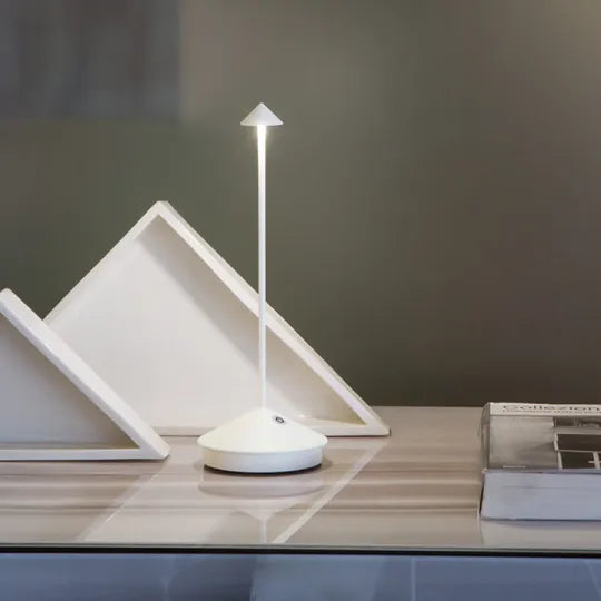 LumaGlow - Minimalistisk og energieffektiv LED-bordlampe
