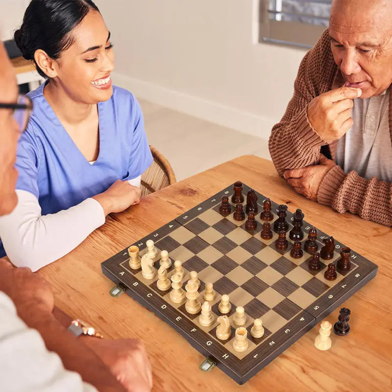 Majestic Chess Set – Håndlaget sjakksett i tre med ekstra dronninger