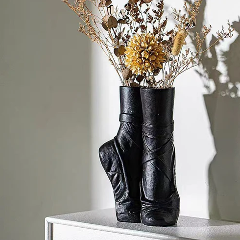 Elegant ballettinspirert blomstervase i keramikk