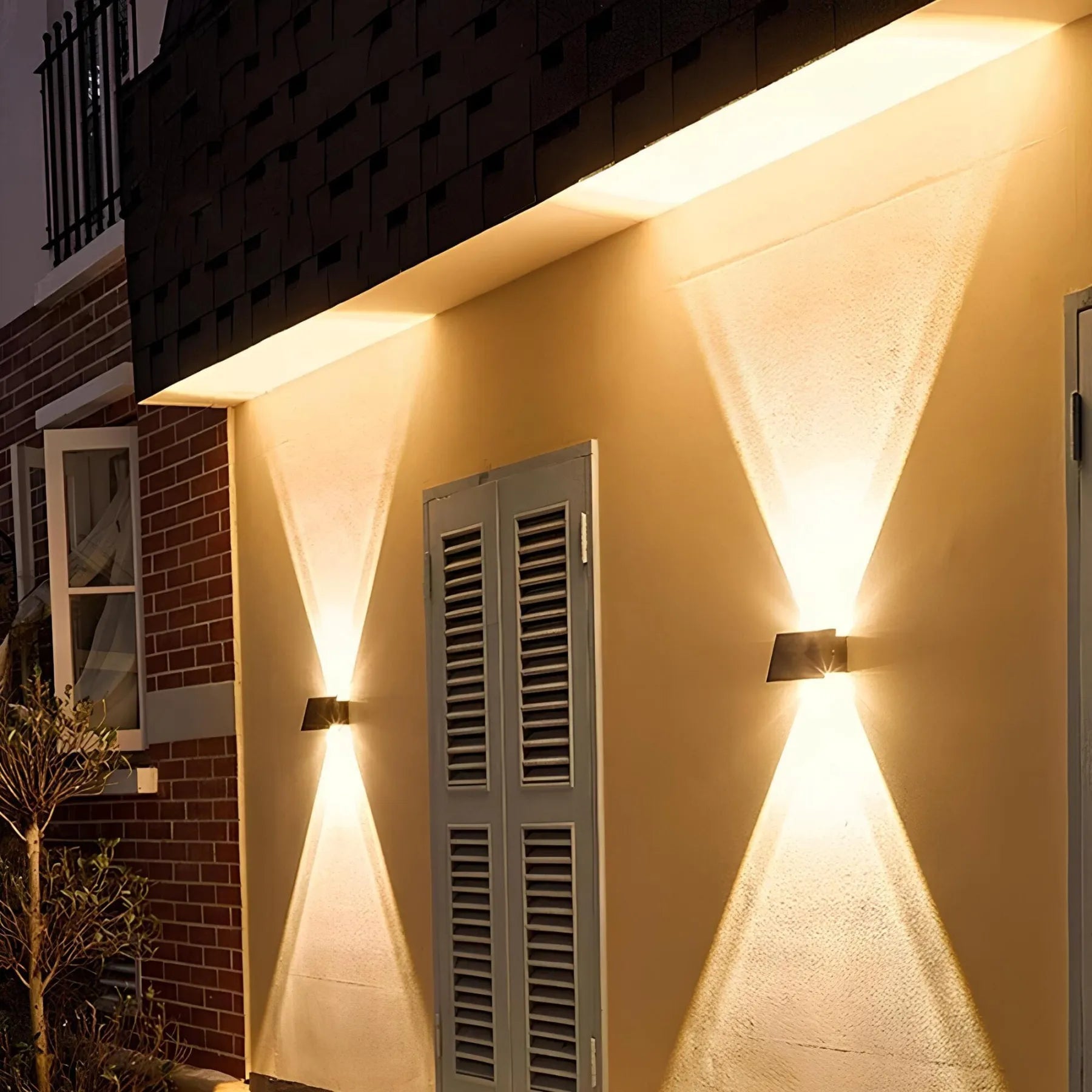 SolarGlow Elegant Solar Vegglampe – Stilig og energisparende utendørsbelysning