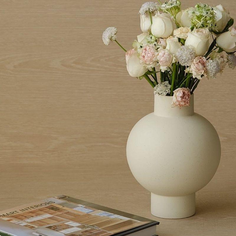 SerenityCurve – Elegant vase med minimalistisk design og en glatt, buet silhuett