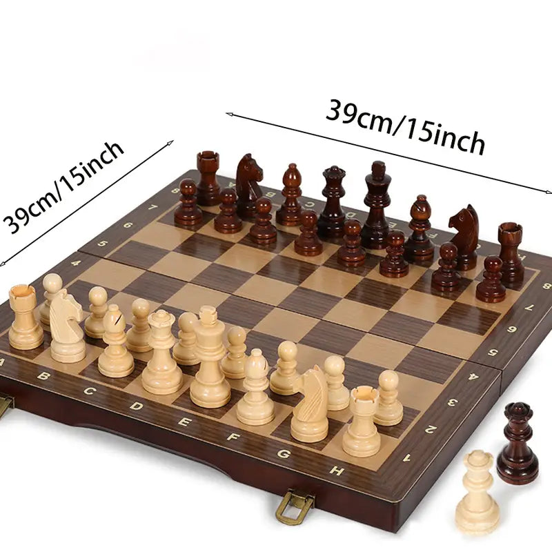 Majestic Chess Set – Håndlaget sjakksett i tre med ekstra dronninger