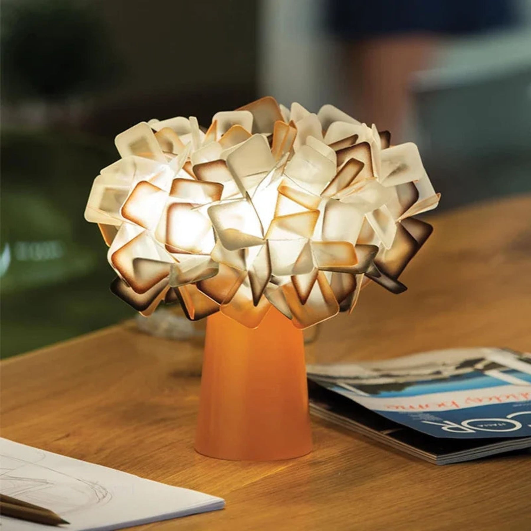 LumaTouch – Elegant LED-skrivebordslampe