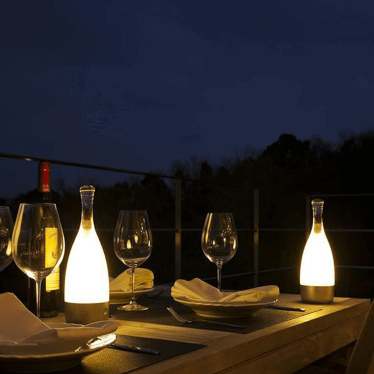 LuminaBottle - Berøringsstyrt flaskeformet bordlampe med USB-lader