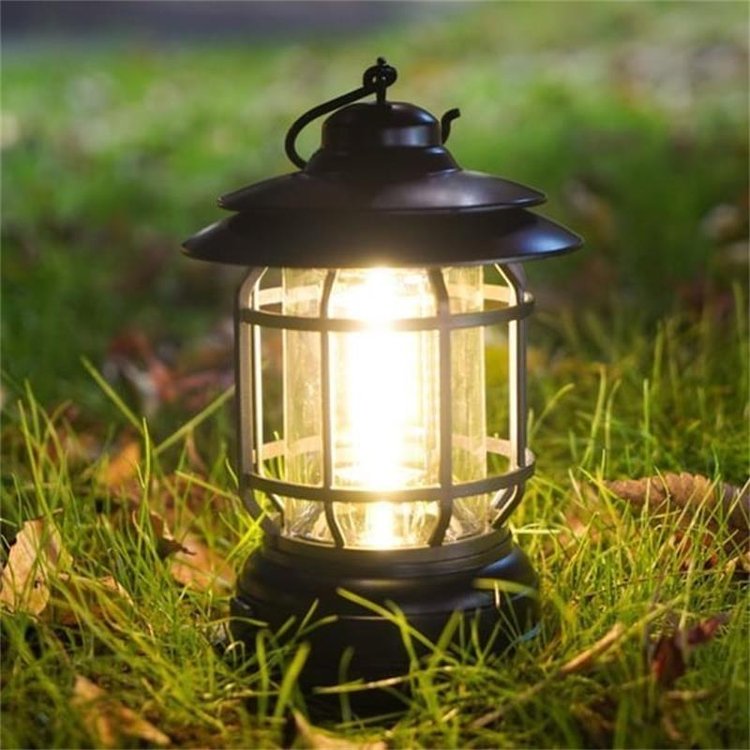 RetroLume – Vintage lysekrone med elegant skjerm for nostalgiske pendellys