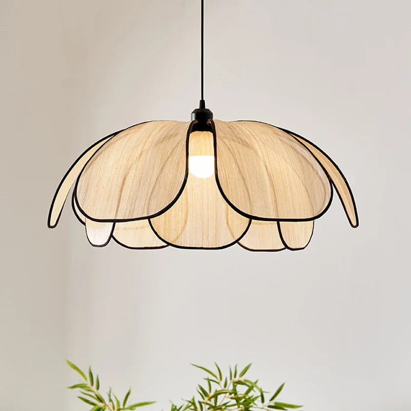 FloraGlow - Lotus-inspirert pendellampe i stoff