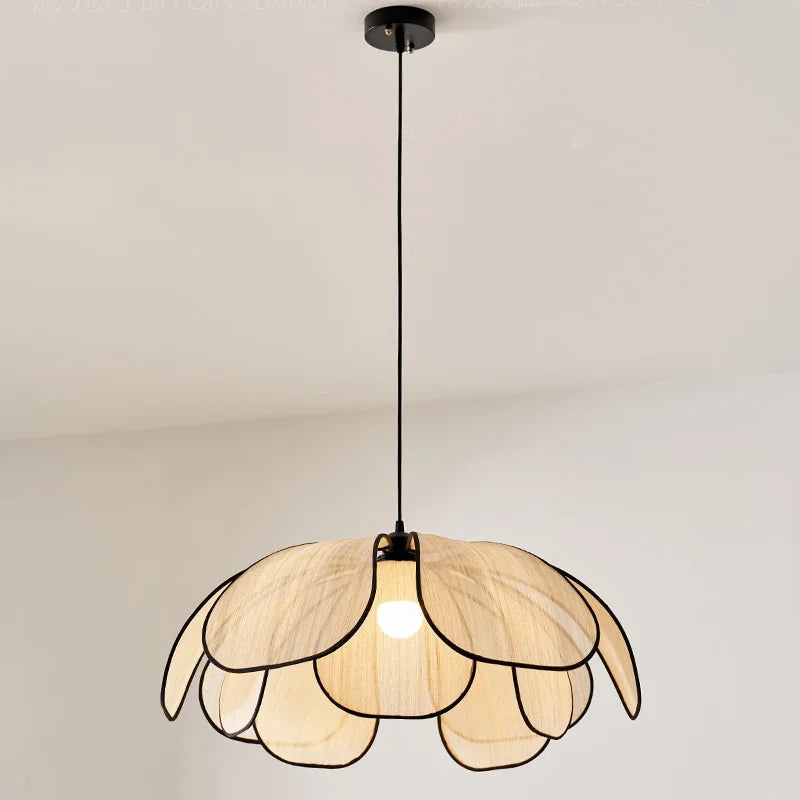 FloraGlow - Lotus-inspirert pendellampe i stoff