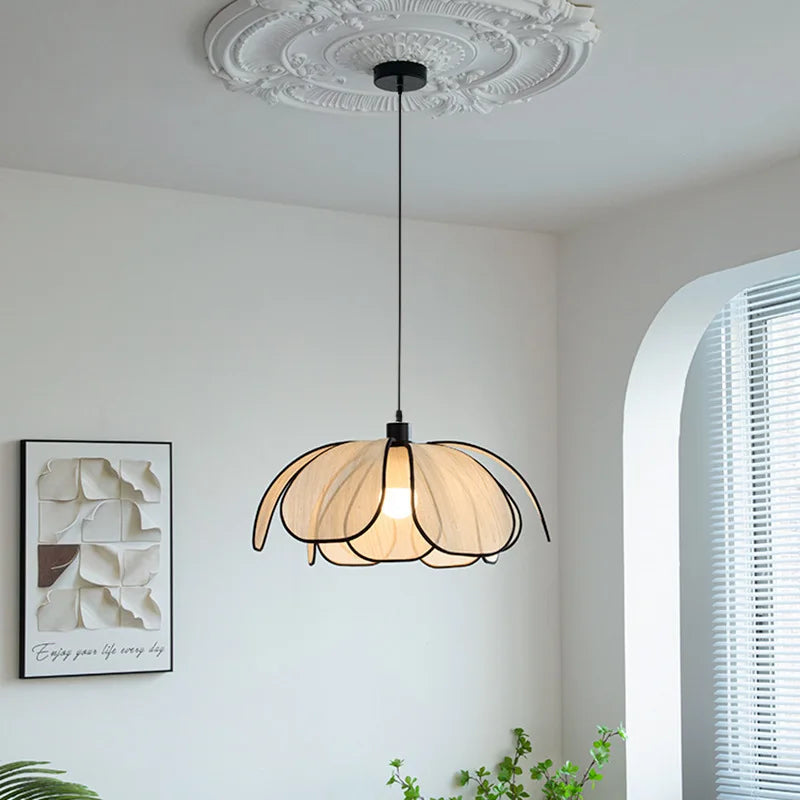 FloraGlow - Lotus-inspirert pendellampe i stoff