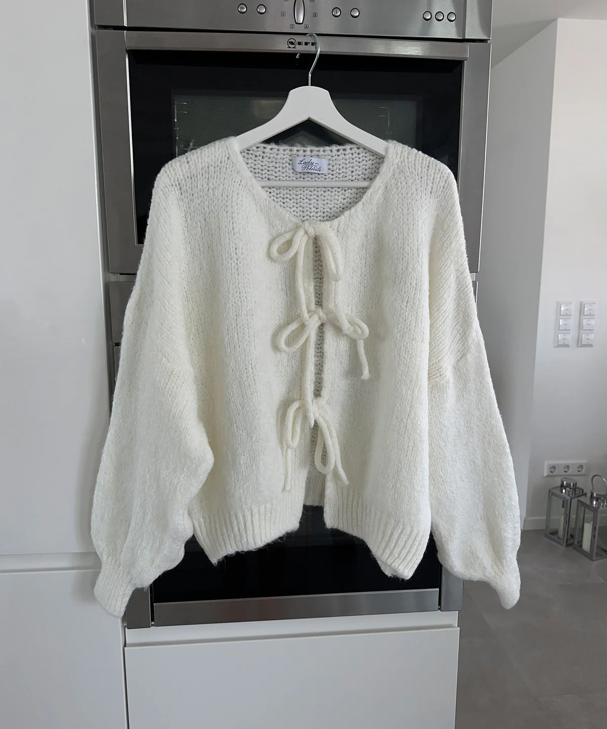 Shayne White Cardigan - Elegant strikk