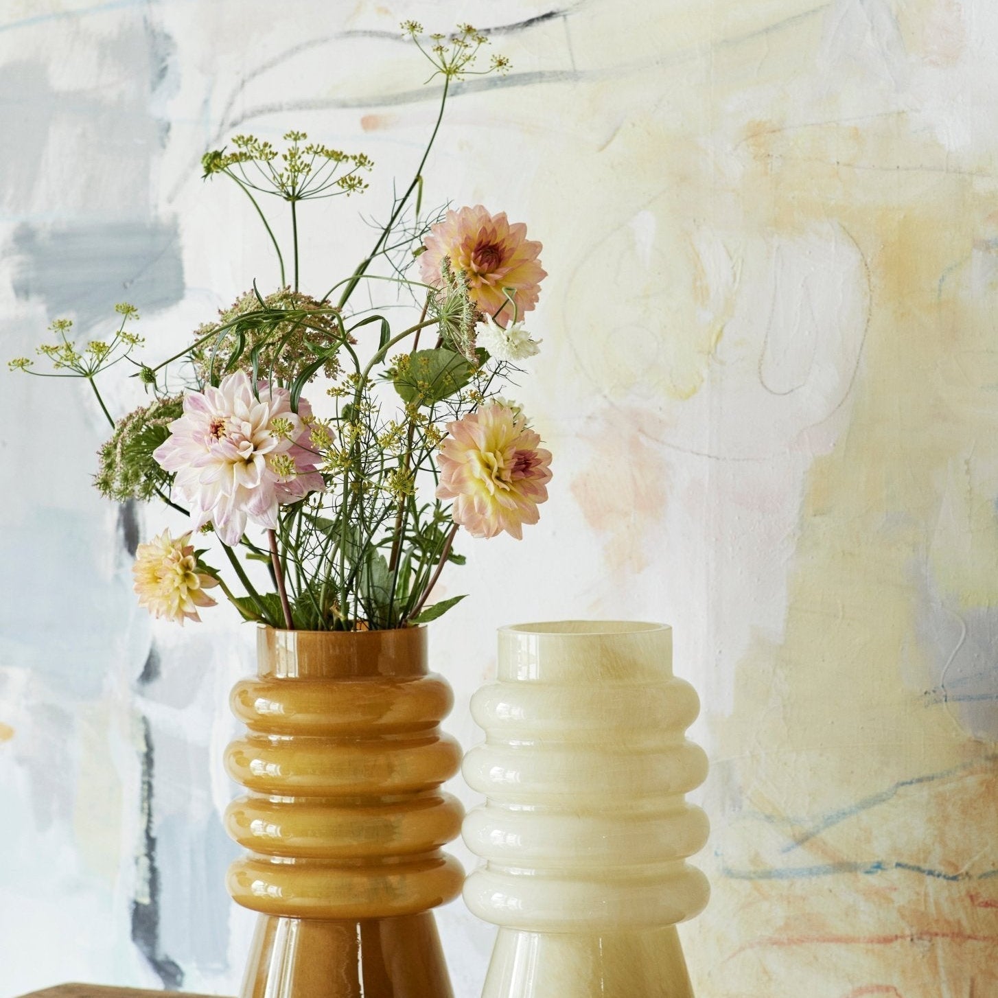 BloomStack - Elegant riflet blomstervase med forlenget base