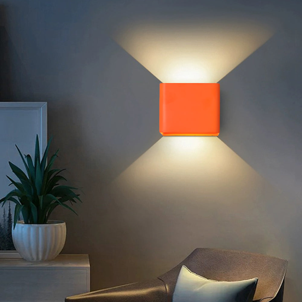 Kvadratisk vegglampe med unik design
