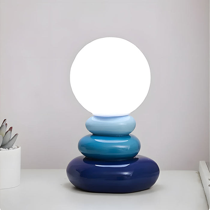 PebbleGlow - Unik bordlampe med stablede småstein
