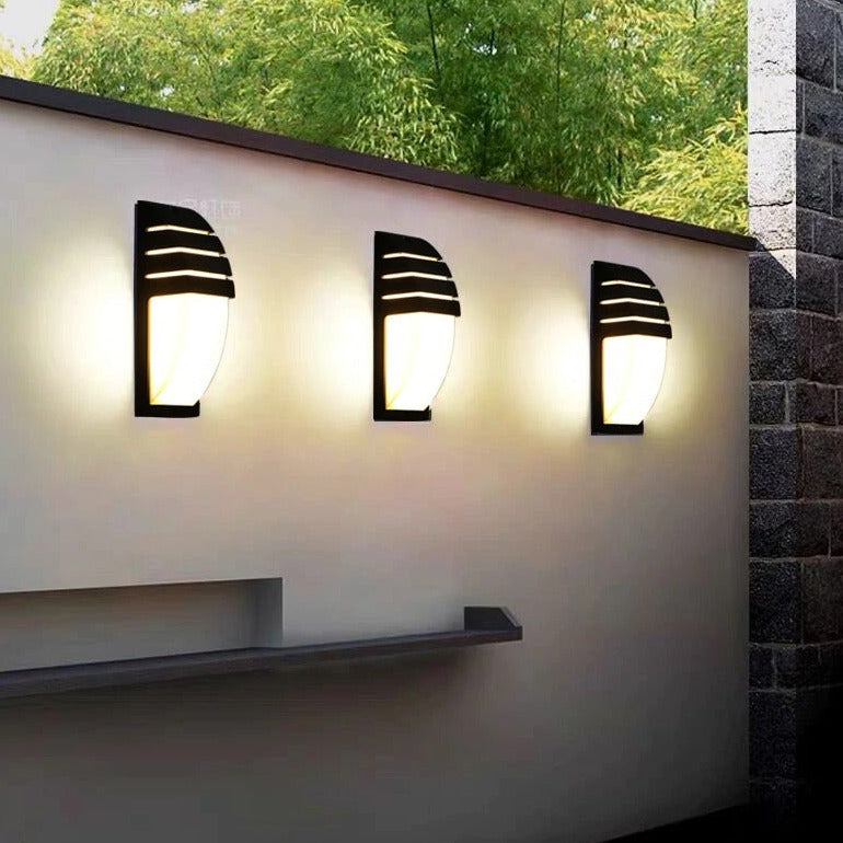 LumeArc moderne utendørs vegglampe – stilig design med elegant bue