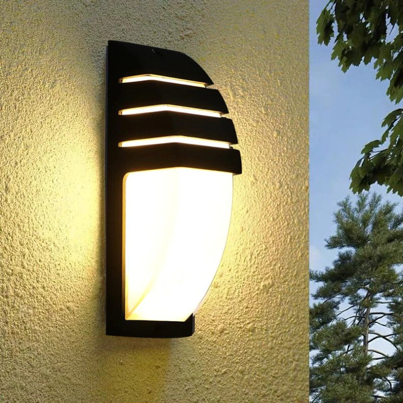 LumeArc moderne utendørs vegglampe – stilig design med elegant bue