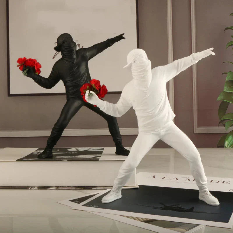 BloomThrower – Moderne blomsterkasterstatue