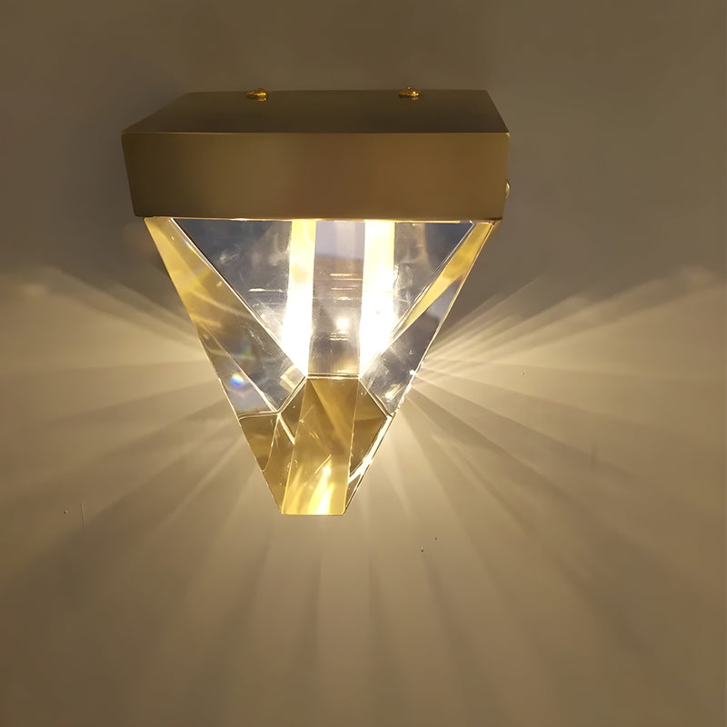 Geometrisk vegglampe i krystall