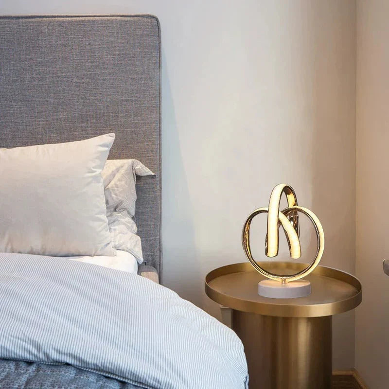 ArcGlow - Kurvet minimalistisk LED-bordlampe med slank bue for moderne rom