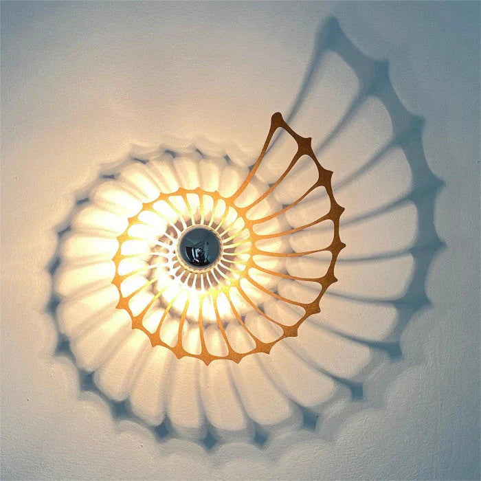 OceanShine - Vegglampe med skjellmotiv og myk belysning
