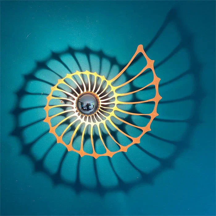 OceanShine - Vegglampe med skjellmotiv og myk belysning