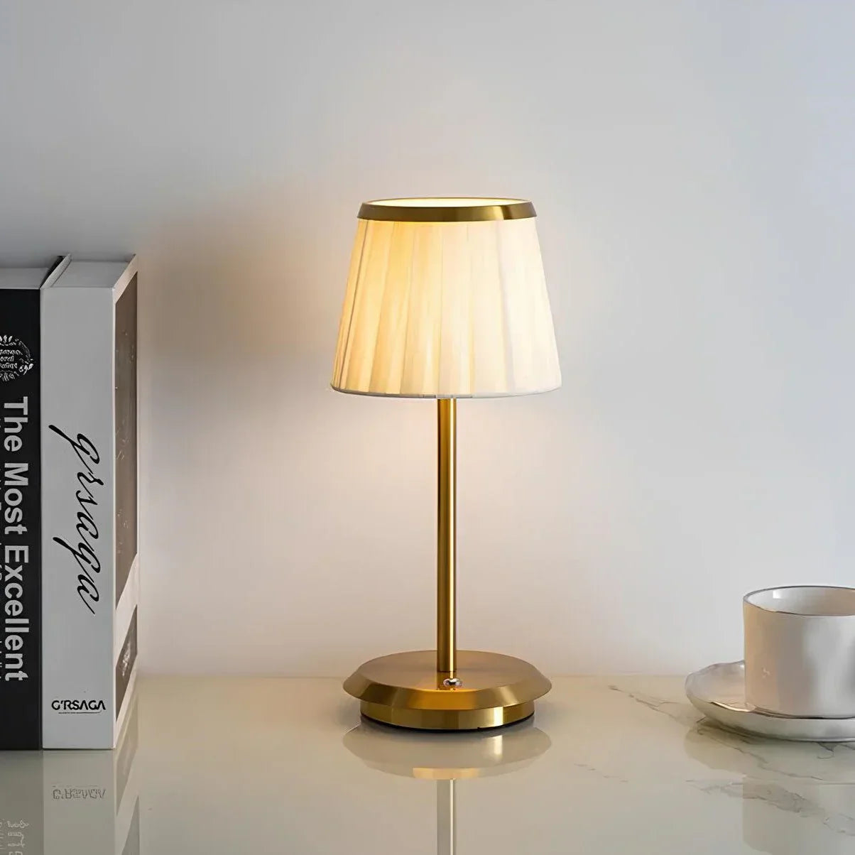 GleamTone - Elegant plissert bordlampe