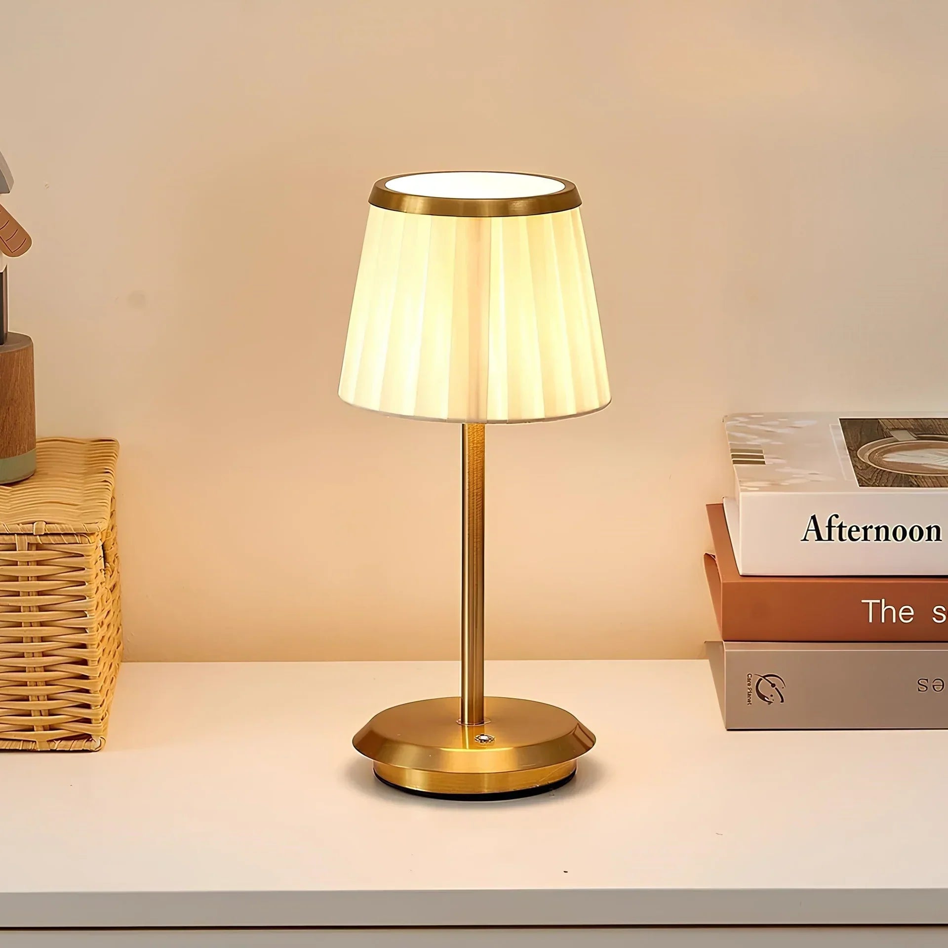 GleamTone - Elegant plissert bordlampe