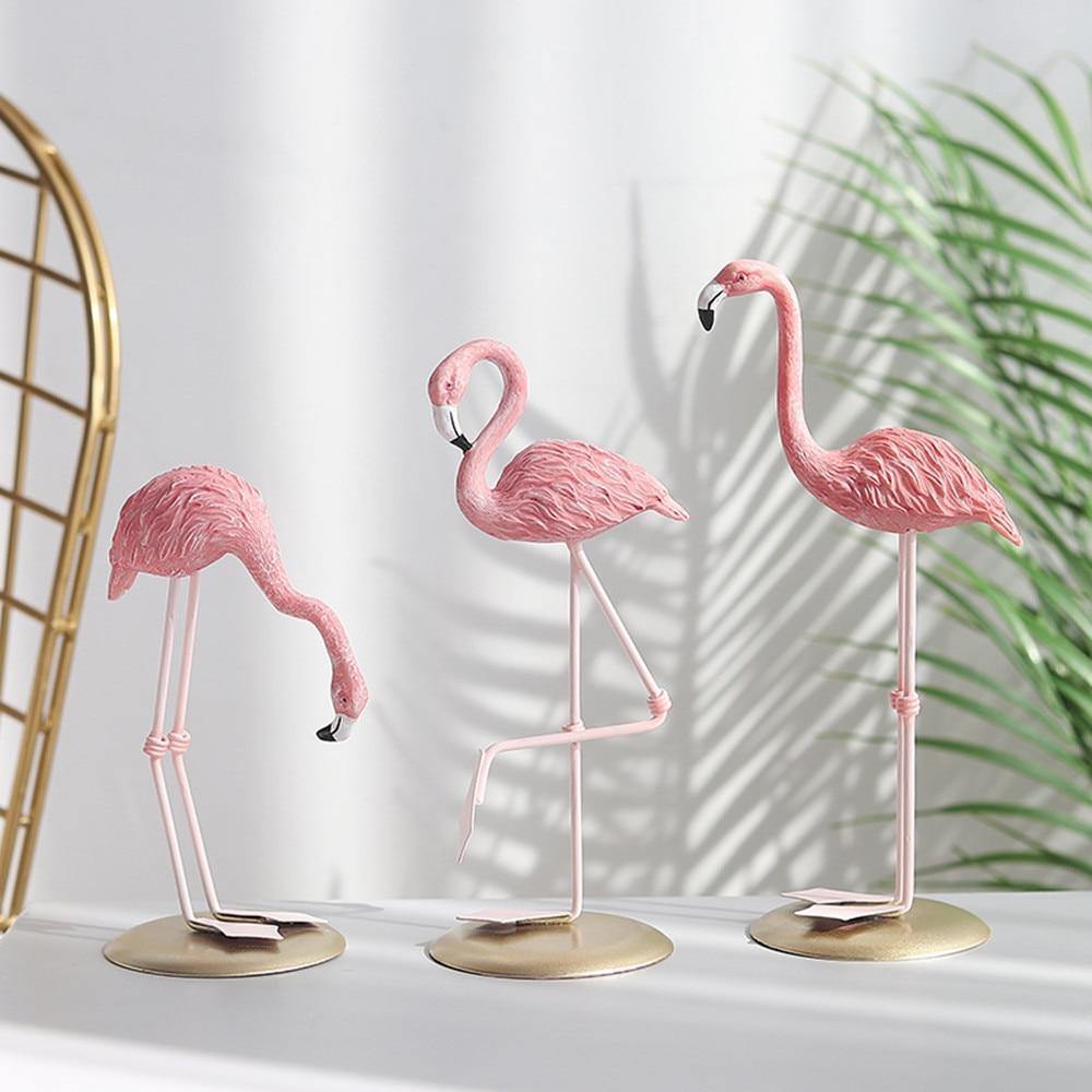 FlamingoGrace - Elegant Flamingo Hagestatue