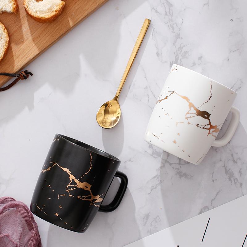 LumiStone kaffekrus med slående mønster og blank overflate