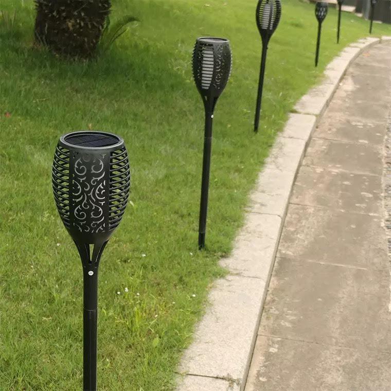 SolarFlame – Utendørs LED-solarlys med automatisk på/av-sensor