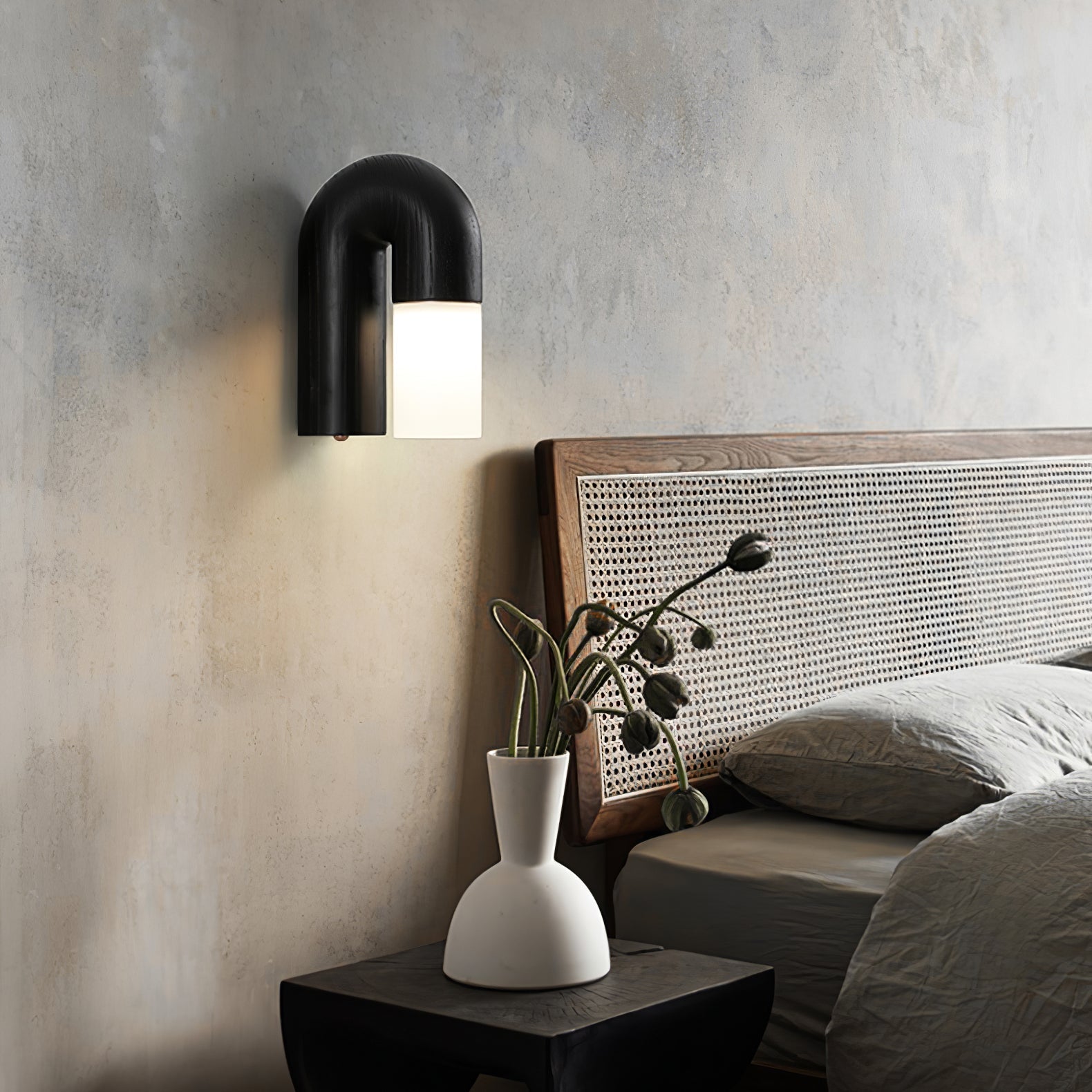 LumeGlow - Buet vegglampe i tre med frostet diffuser
