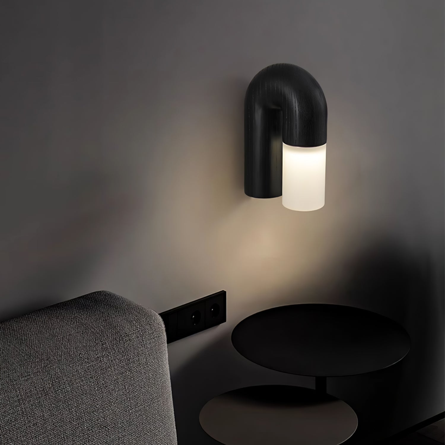 LumeGlow - Buet vegglampe i tre med frostet diffuser