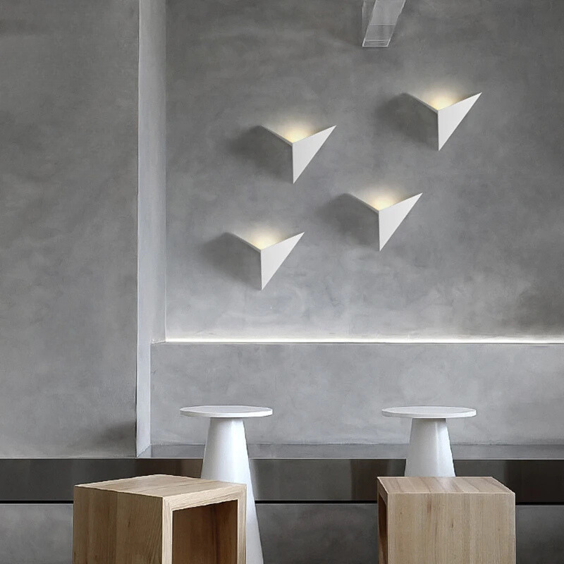LumiTri - Minimalistisk trekantet vegglampe