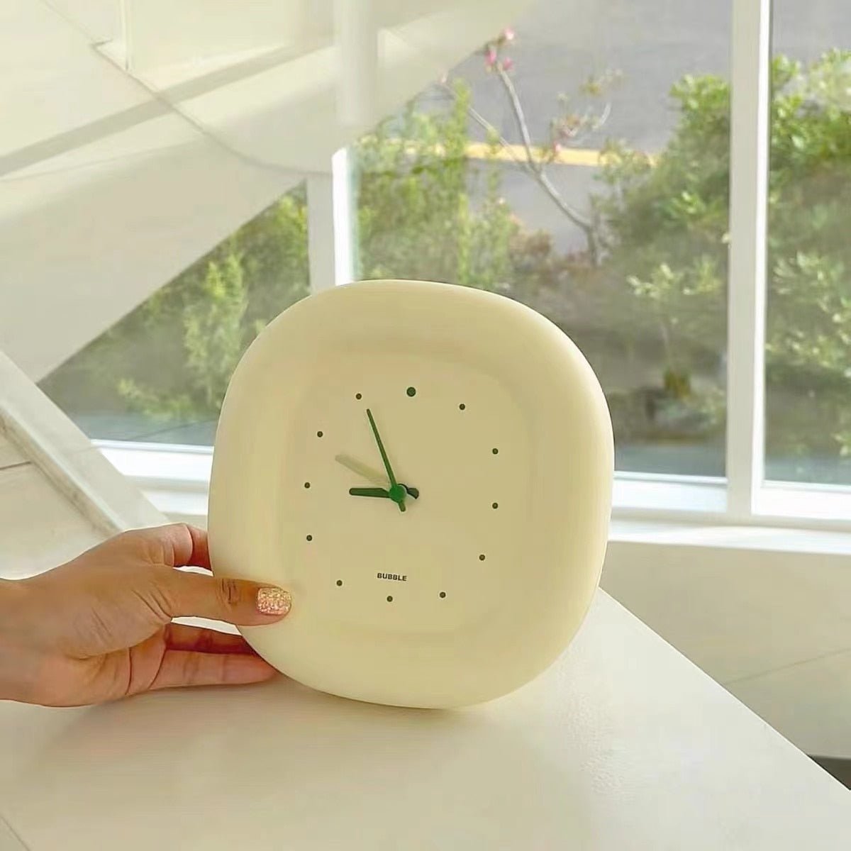 TimeLuxe - Moderne og stilig veggklokke