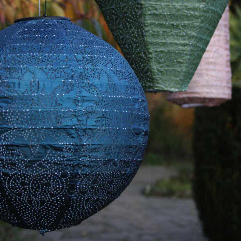 MosaicLume - utsmykket sfærelampe med intrikat utskjæringsdesign