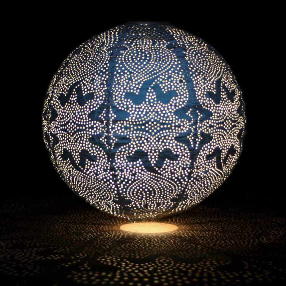 MosaicLume - utsmykket sfærelampe med intrikat utskjæringsdesign