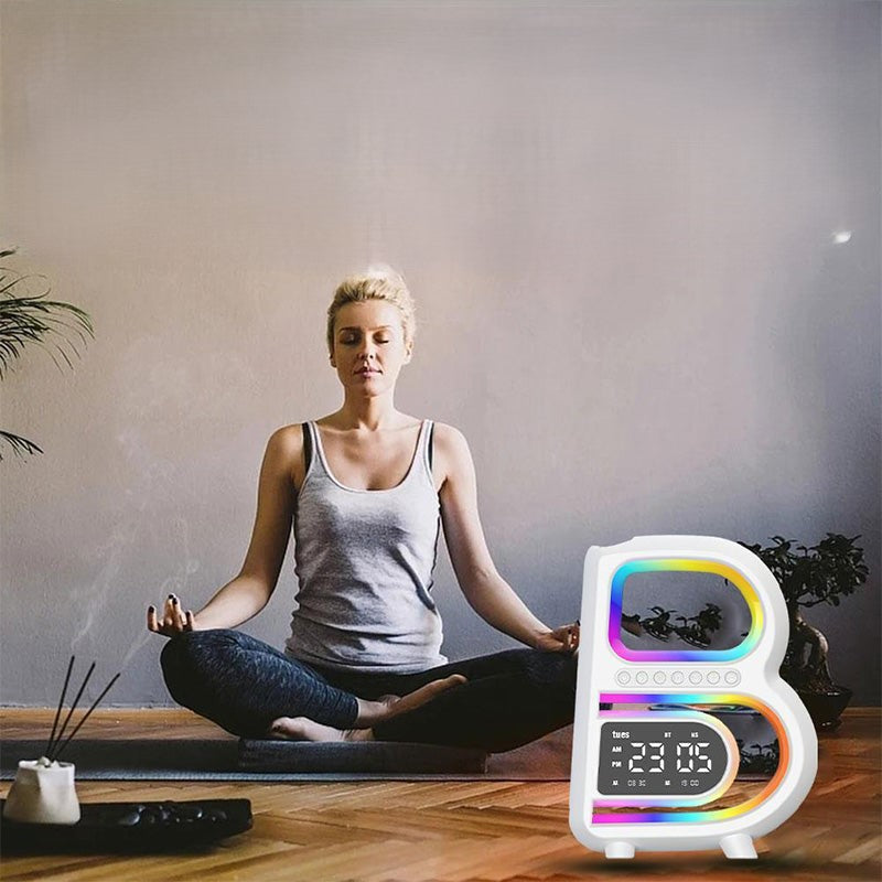 BrightB - LED Letter B skrivebordslampe med klokke og hylle