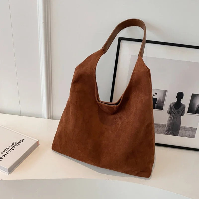 Edna - Uformell og myk design cordfløyelveske