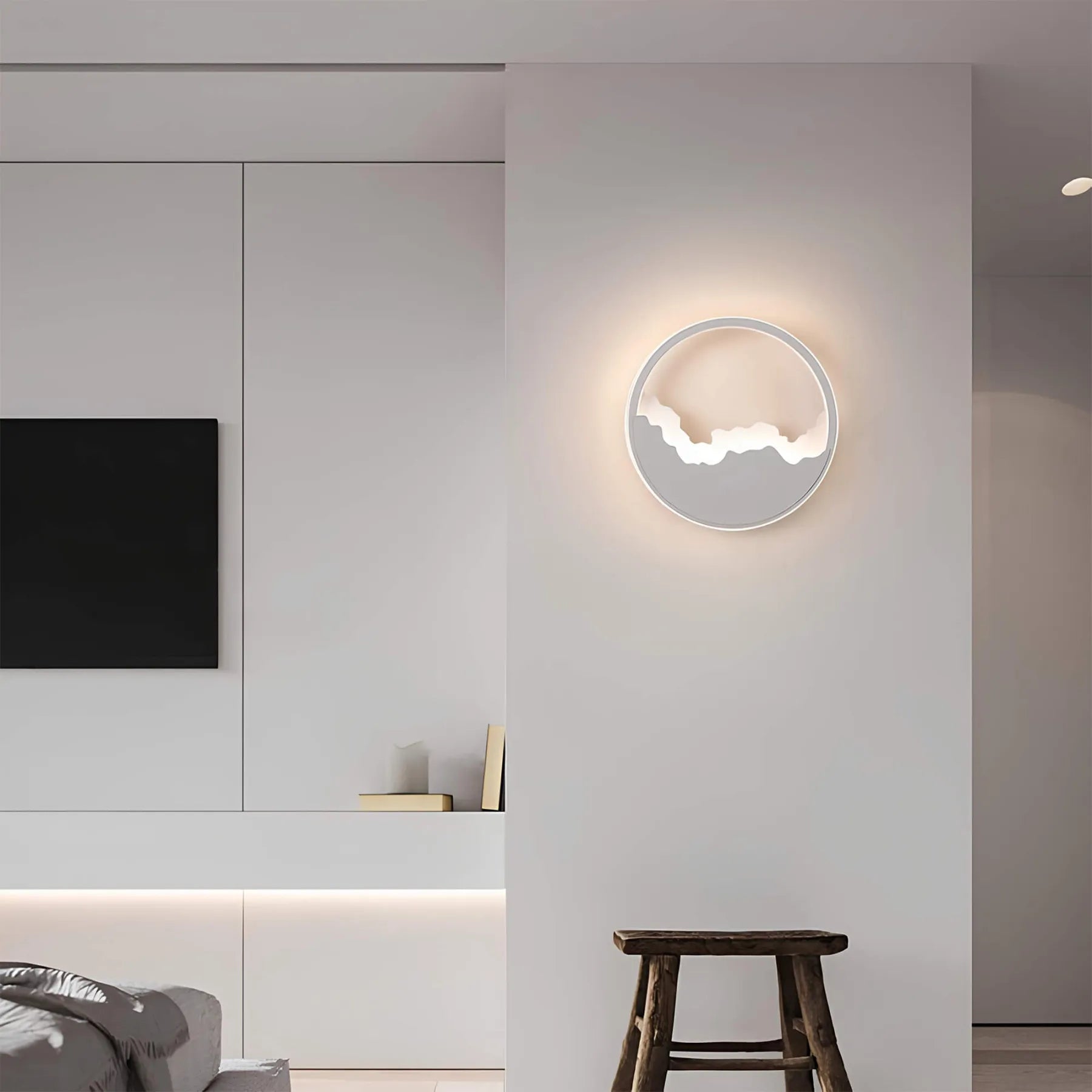 SkyGlow – Minimalistisk sirkulær vegglampe med utskjæring i Cloudscape